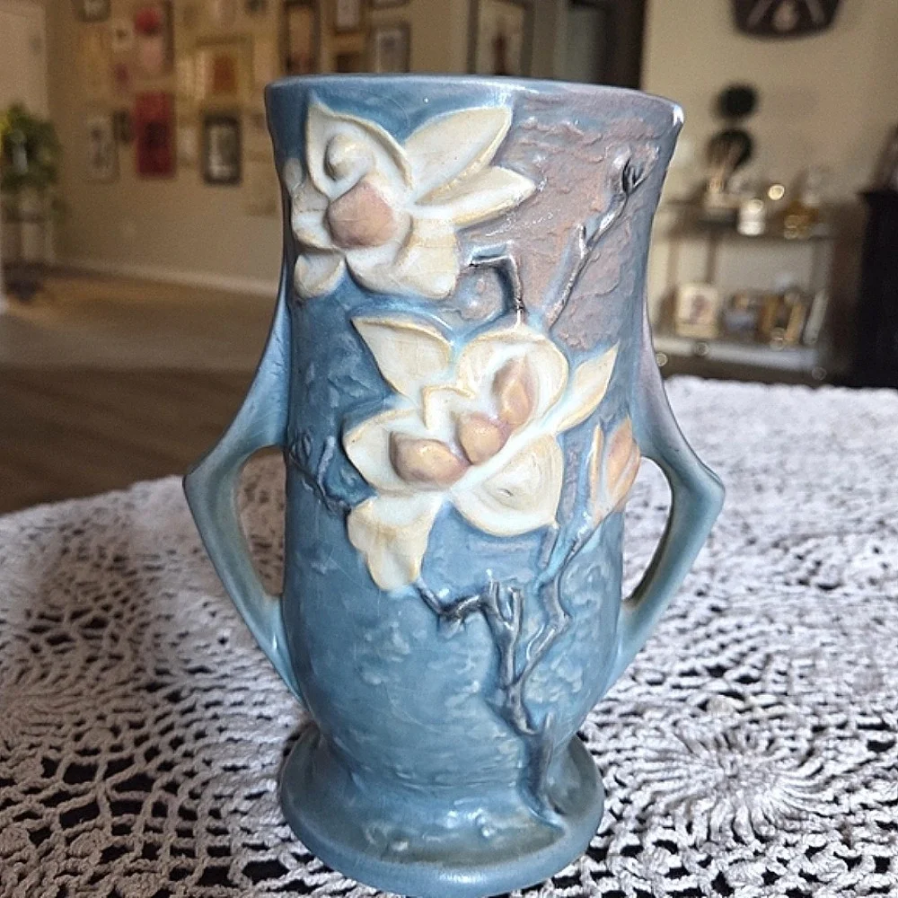 Roseville Pottery Magnolia‎ 89-7 Rare Blue, Pink, White Flower 2 Handled Vase